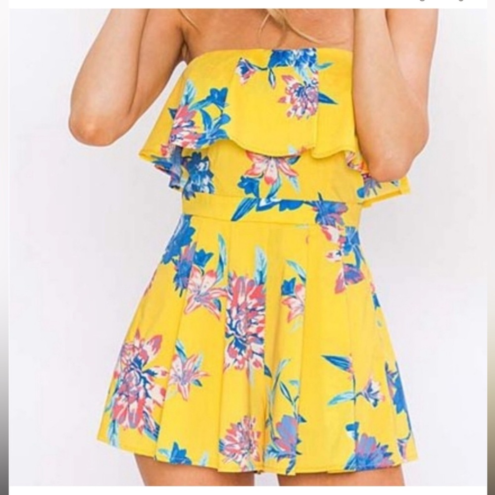 flying tomato 𖤓 colorful yellow romper. euc.